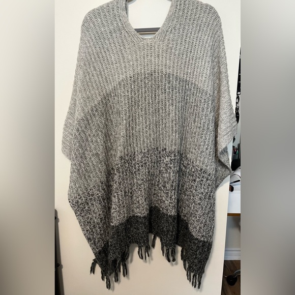 AEO Knit Poncho - Picture 2 of 4